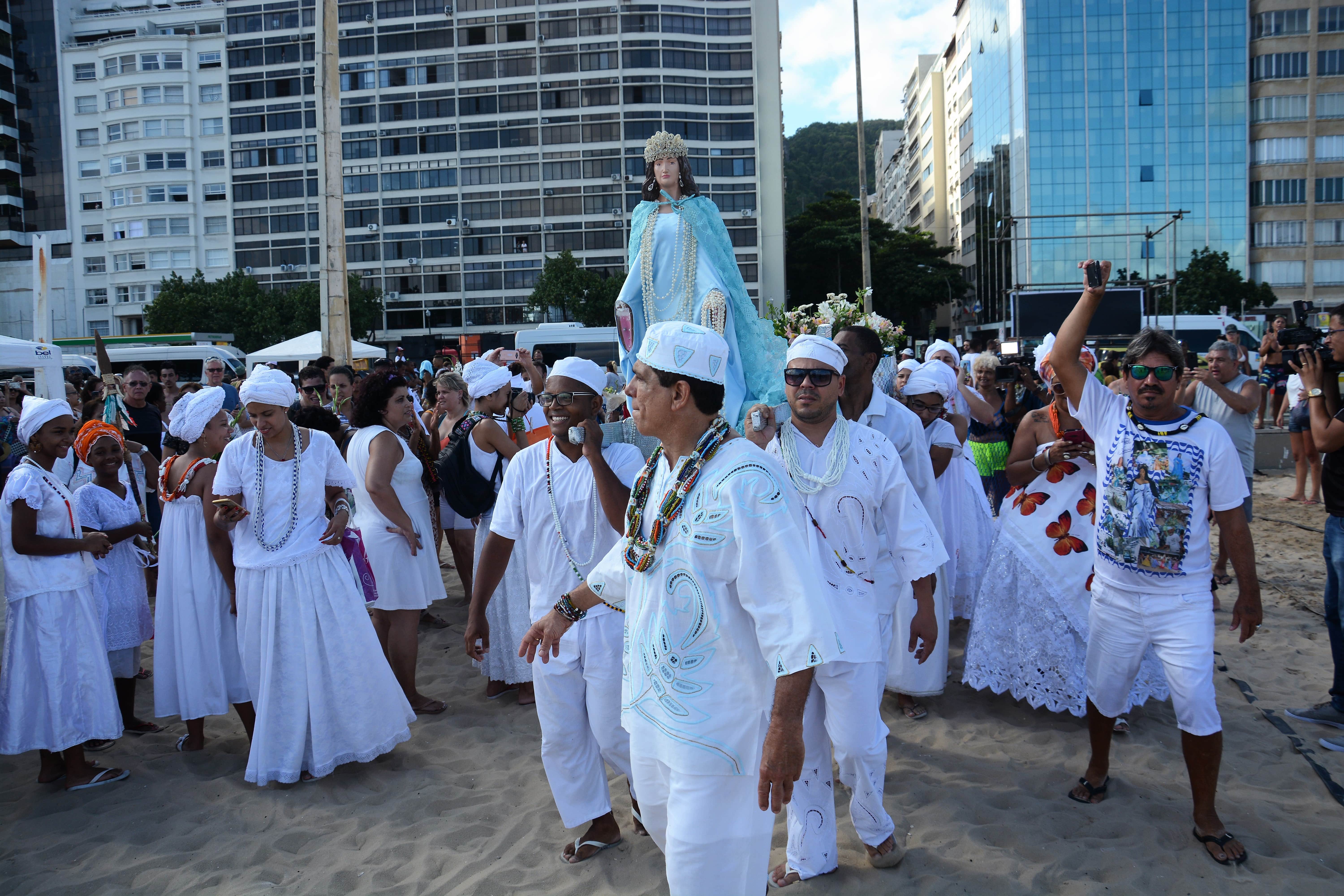 Белый цвет как символ очищения и мира Белый цвет как символ очищения и мира